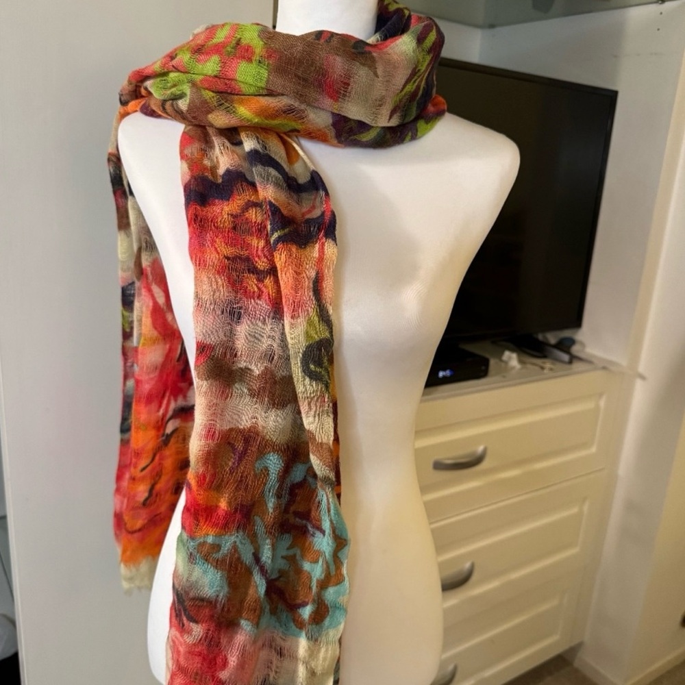 100% wool scarf from Anű by Natural, a vibrant masterpiece measuring 60"x80"